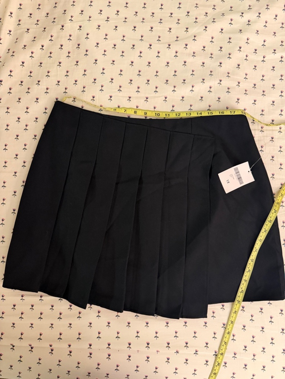 Forever 21 Black Pleated A-Line Mini Skirt - Picture 2 of 9